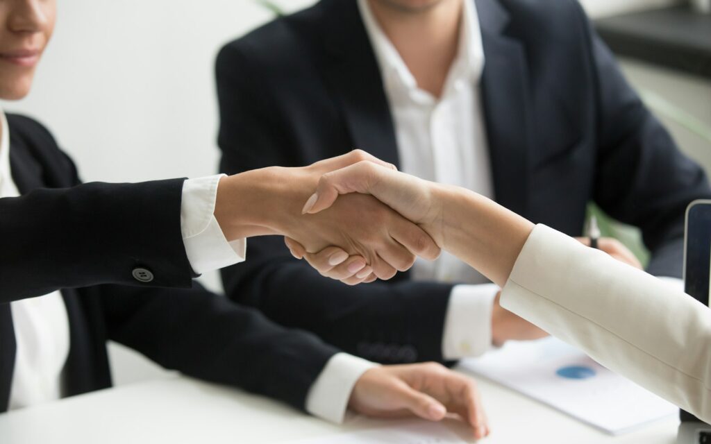 Bedrijfsadvies gesprek tussen ondernemer en adviseur