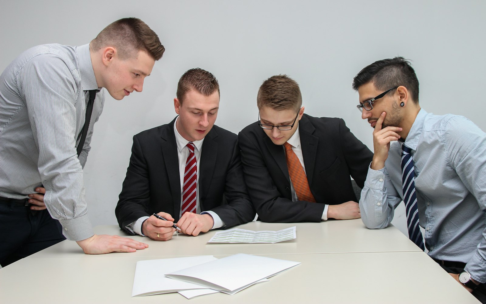 Ondernemers sparren tijdens overleg